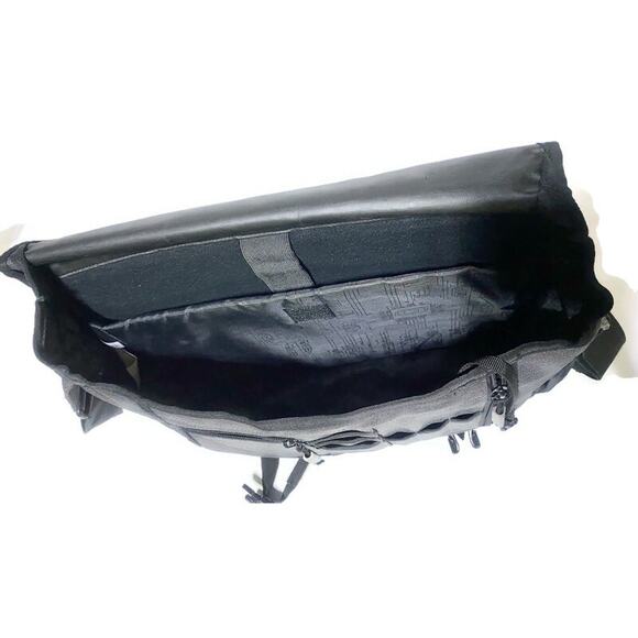 Oglio Laptop Computer Messenger Bag Gray 16 x 11 - Picture 7 of 9